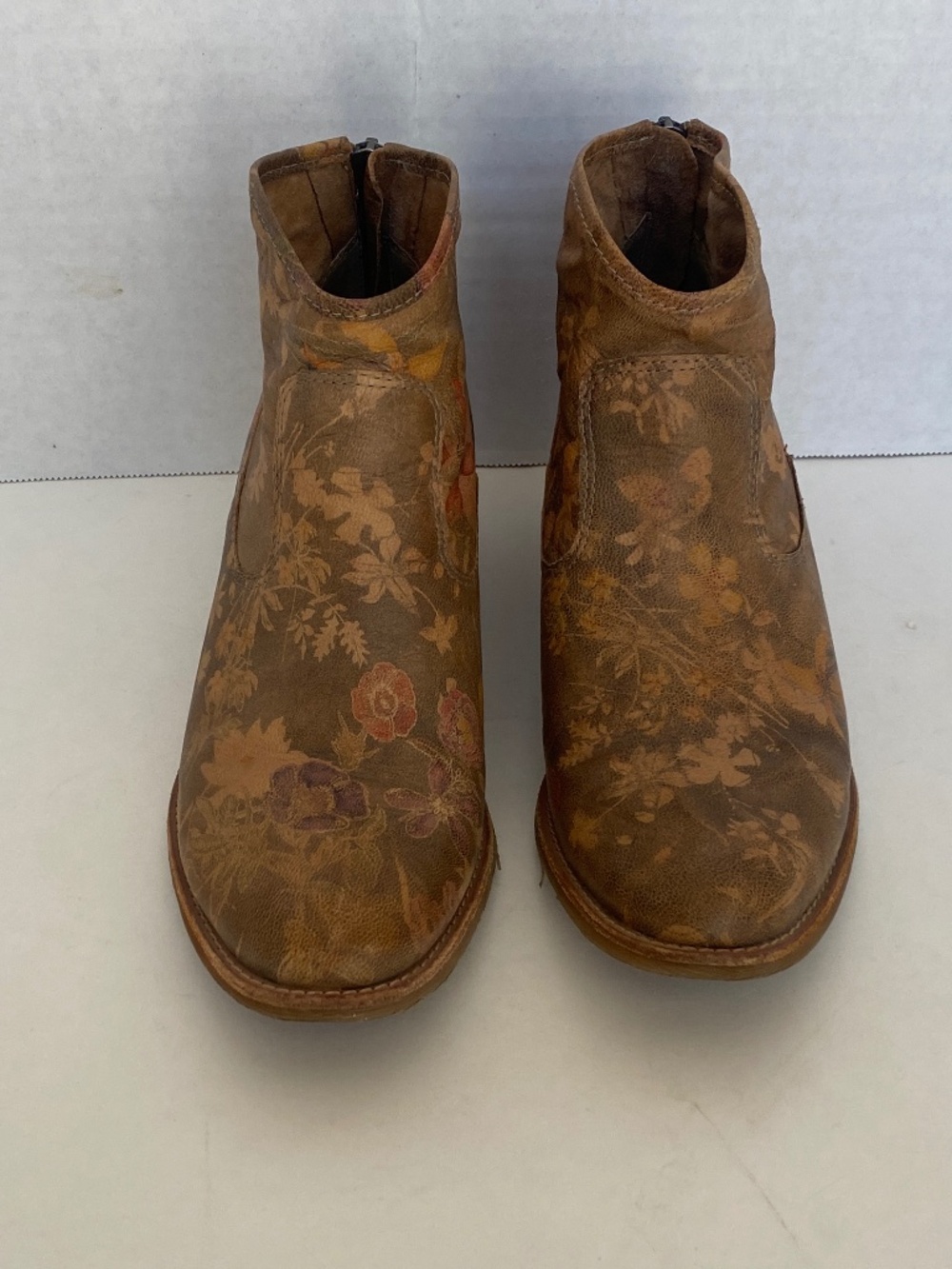 Women's Sofft Brand Shoes, Leather Zipper Heals, 8.5 M